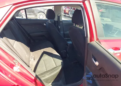 2021 Kia Rio S z USA, uszkodzony, nr VIN 3KPA24AD9ME387216